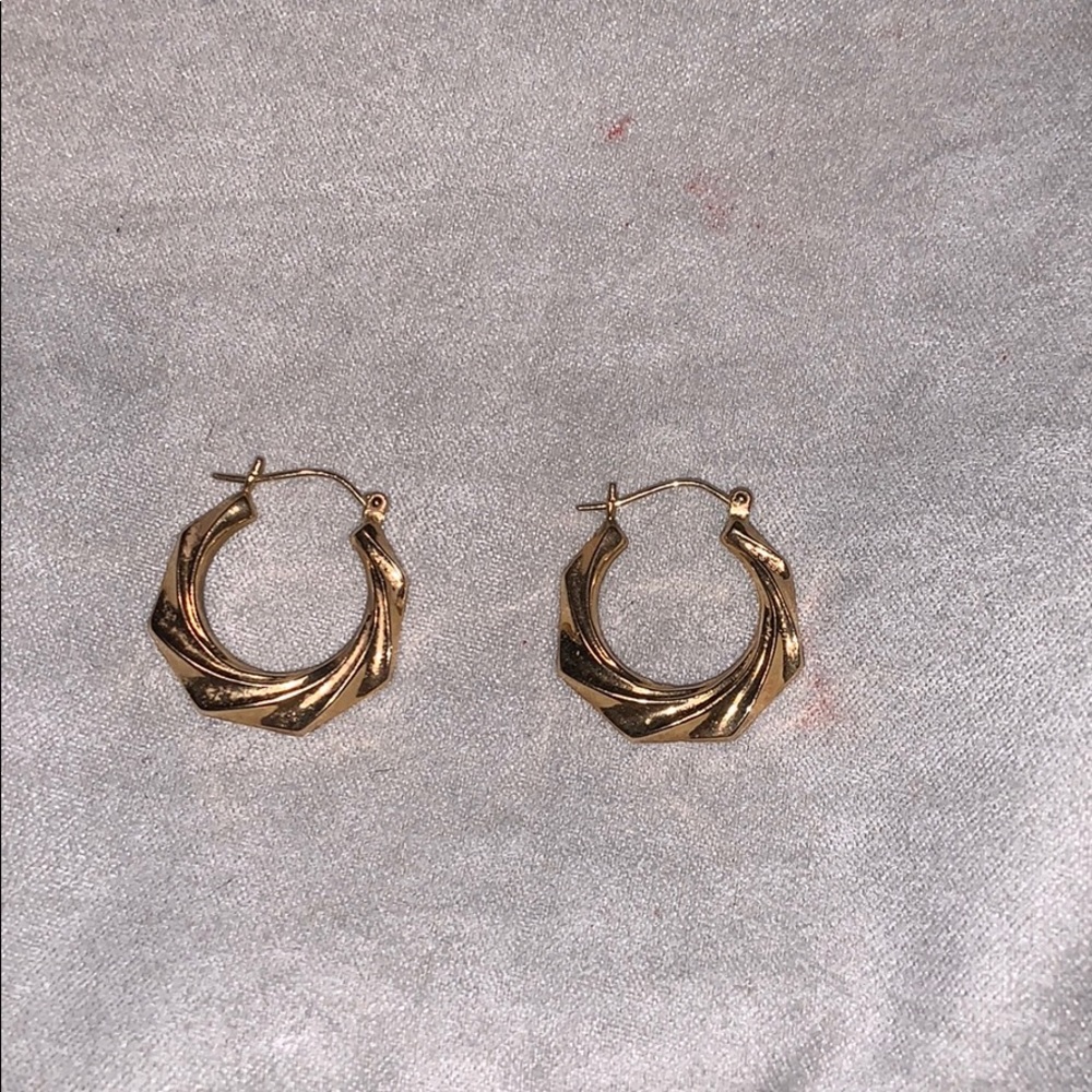 gold earrings